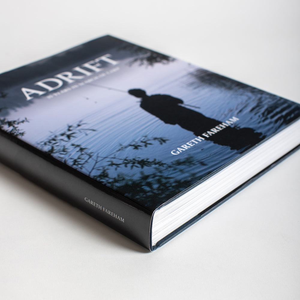 
                  
                    Laden Sie das Bild in den Galerie-Viewer, ADRIFT - 35 YEARS IN SEARCH OF CARP | Gareth Fareham
                  
                
