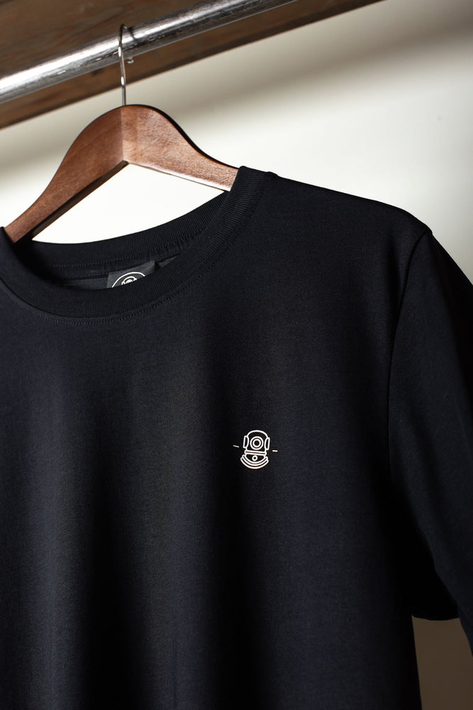 
                  
                    Laden Sie das Bild in den Galerie-Viewer, &amp;#39;BASIC&amp;#39; Tee | Black
                  
                