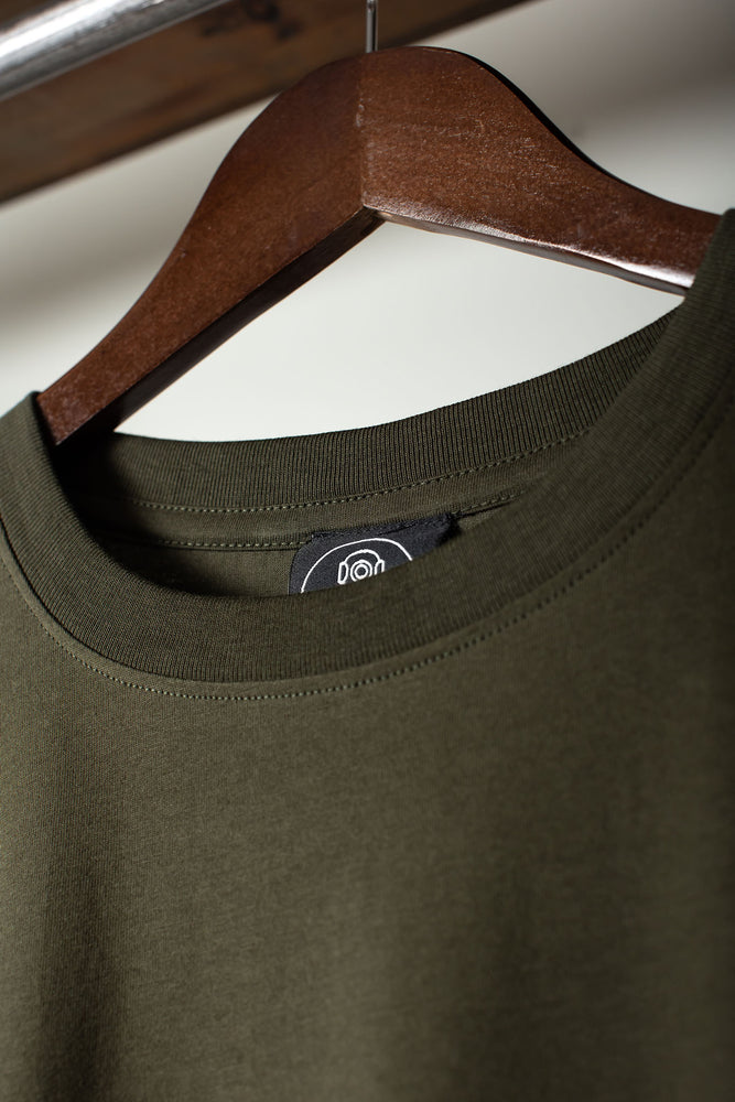 
                  
                    Laden Sie das Bild in den Galerie-Viewer, &amp;#39;BASIC&amp;#39; Tee | Green
                  
                