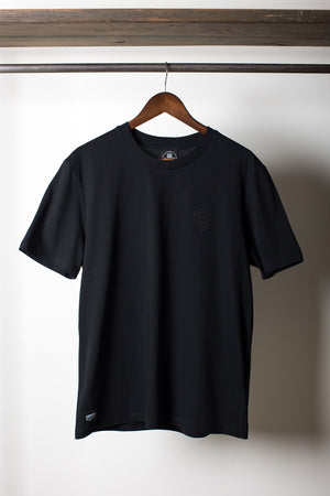 
                  
                    Laden Sie das Bild in den Galerie-Viewer, &amp;#39;EST EMBROIDERED&amp;#39; Tee | Black
                  
                