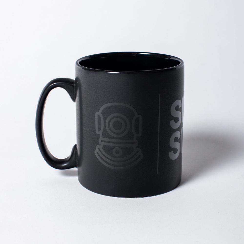 
                  
                    Laden Sie das Bild in den Galerie-Viewer, &amp;#39;MASTHEAD&amp;#39; Mug | Matt Black
                  
                