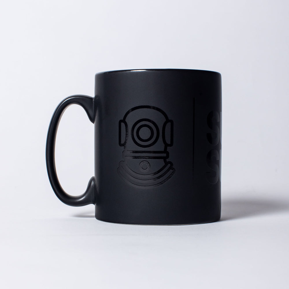 
                  
                    Laden Sie das Bild in den Galerie-Viewer, &amp;#39;MASTHEAD&amp;#39; Mug | Matt Black
                  
                
