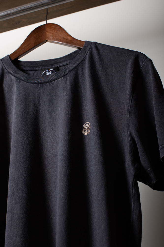 
                  
                    Charger l&amp;#39;image dans la galerie, &amp;#39;PATINA&amp;#39; Basic Tee | Aged Black
                  
                