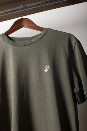 
                  
                    Charger l&amp;#39;image dans la galerie, &amp;#39;PATINA&amp;#39; Basic Tee | Aged Olive
                  
                